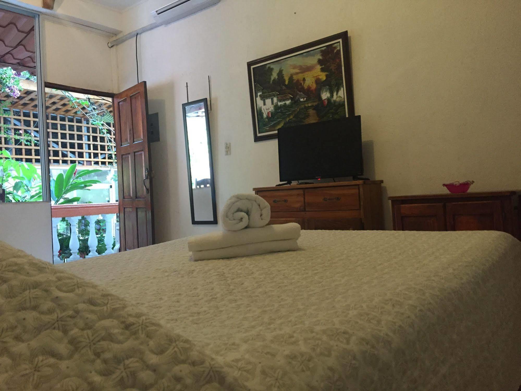 Hotel Coco Beach マヌエル・アントニオ エクステリア 写真